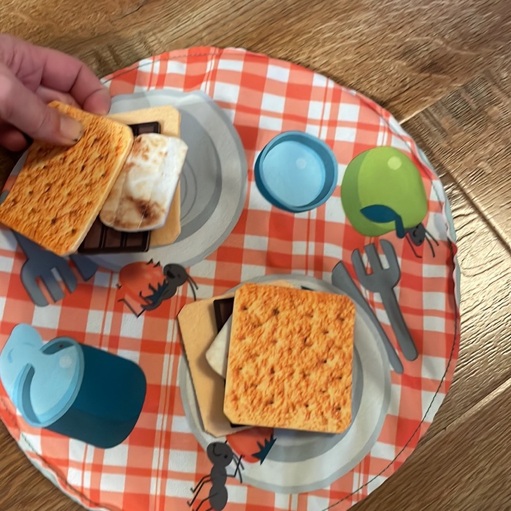 S’more fun campfire set 🏕 - Picture 2 of 4